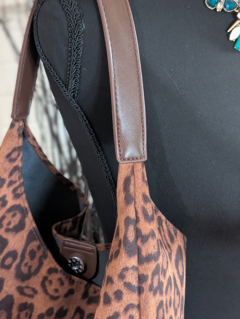 Leopard Print Hobo Bag & Matching Makeup Pouch Animal Print Shoulder Purse - Picture 4 of 11